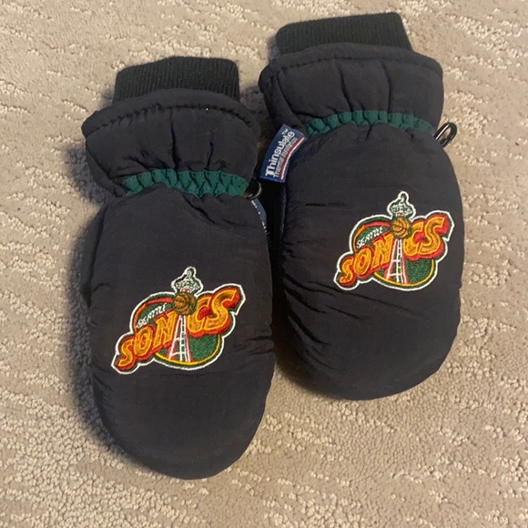 Vintage Youth Seattle SuperSonics Mittens - Picture 1 of 4